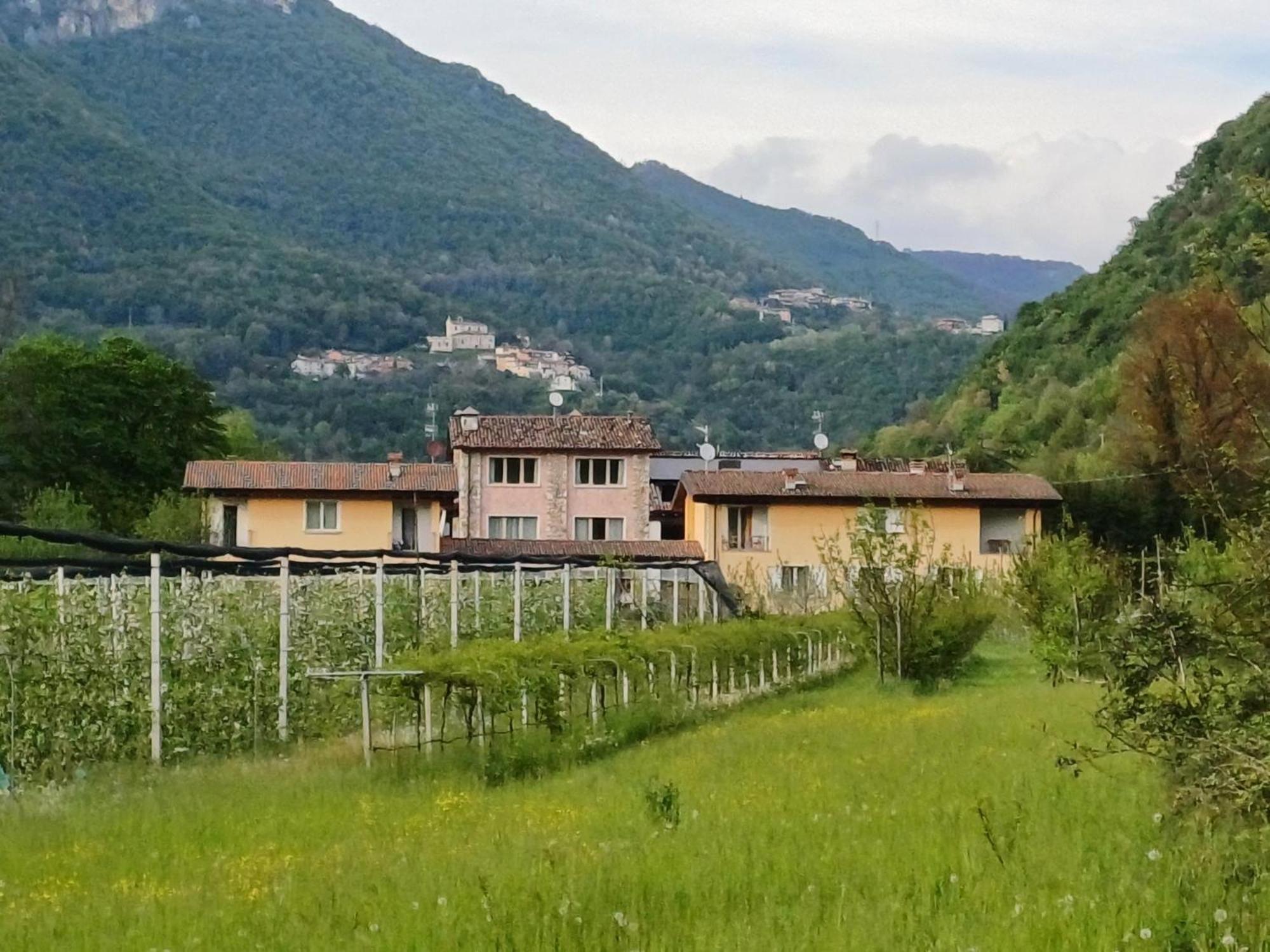 Cascina Legnago Bilocale A 6 Chilometri Da Salo' Villanuova sul clisi Exterior foto